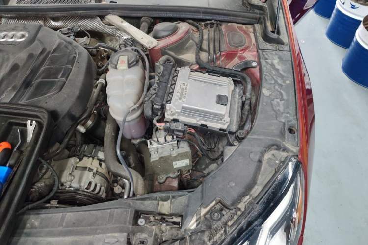 Used Audi A4L 2020 40 TFSI Fashionable and Elegant Model Engine Bay Left