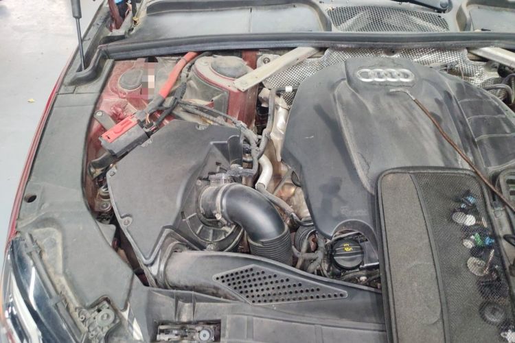 Used Audi A4L 2020 40 TFSI Fashionable and Elegant Model Engine Bay Right