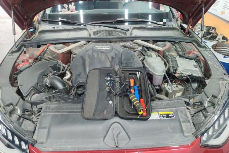 Used Audi A4L 2020 40 TFSI Fashionable and Elegant Model Engine Bay