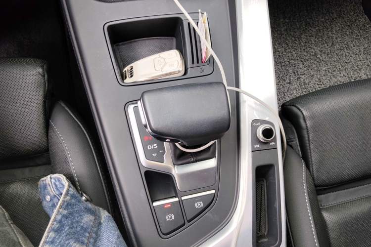 Used Audi A4L 2020 40 TFSI Fashion Dynamic Model Gear Lever