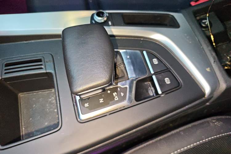 Used Audi A4L 2020 40 TFSI Fashion Dynamic Model Gear Lever