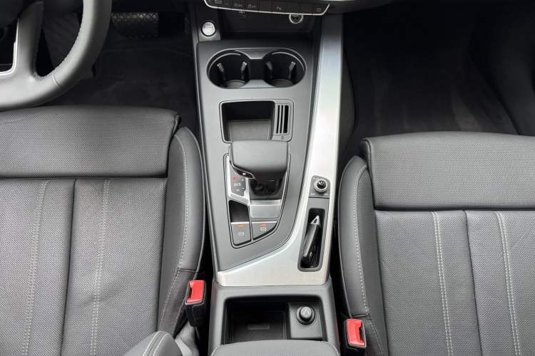 Used Audi A4L 2020 40 TFSI Fashion Dynamic Model Gear Lever