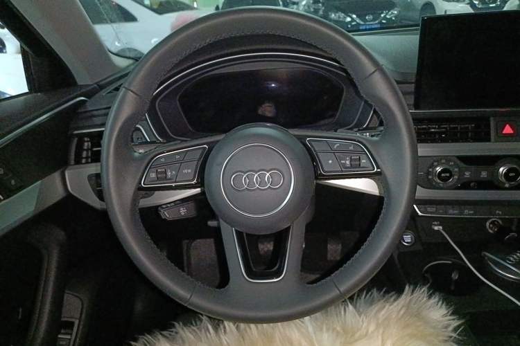 Used Audi A4L 2020 40 TFSI Fashion Dynamic Model Steering Wheel