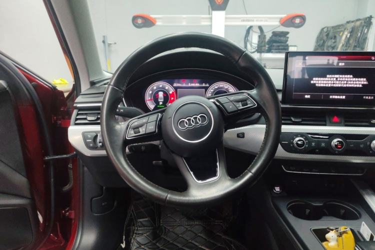 Used Audi A4L 2020 40 TFSI Fashionable and Elegant Model Steering Wheel