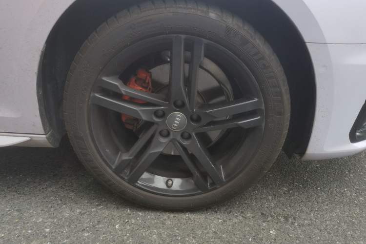 Used Audi A4L 2020 40 TFSI Luxury Dynamic Model Right Front Wheel Hub