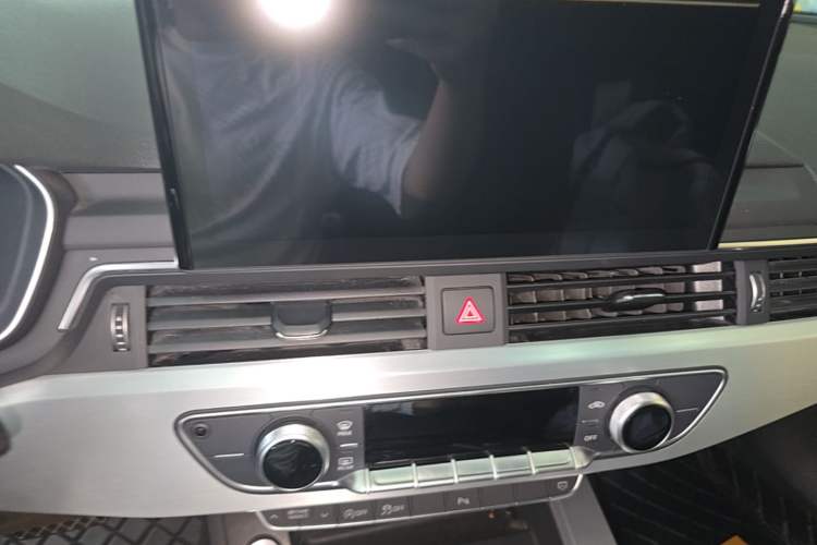 Used Audi A4L 2020 40 TFSI Fashion Dynamic Model Audio And AC Panel