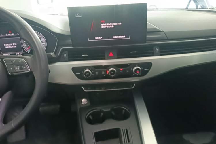 Used Audi A4L 2020 40 TFSI Fashion Dynamic Model Audio And AC Panel