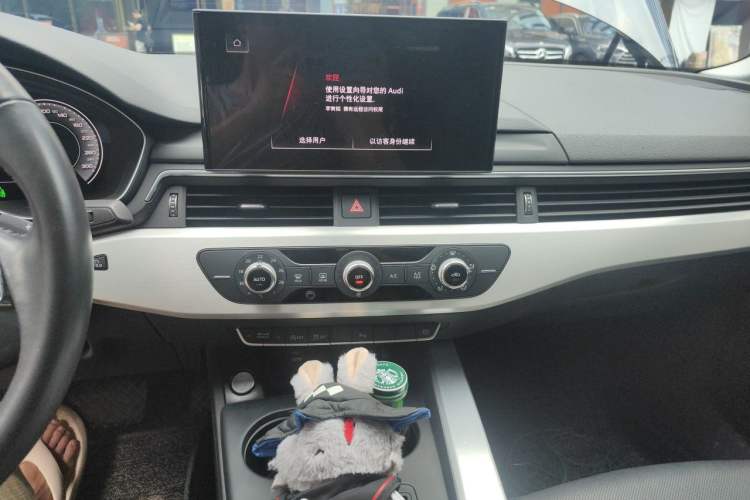 Used Audi A4L 2020 40 TFSI Fashion Dynamic Model Audio And AC Panel