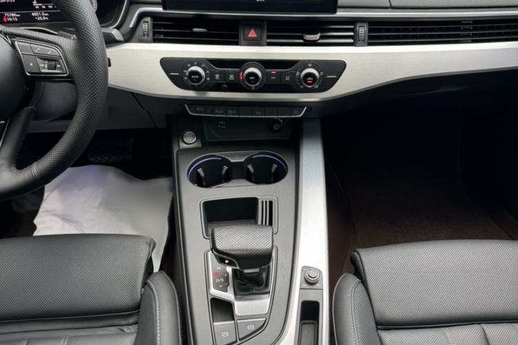 Used Audi A4L 2020 40 TFSI Fashion Dynamic Model Audio And AC Panel