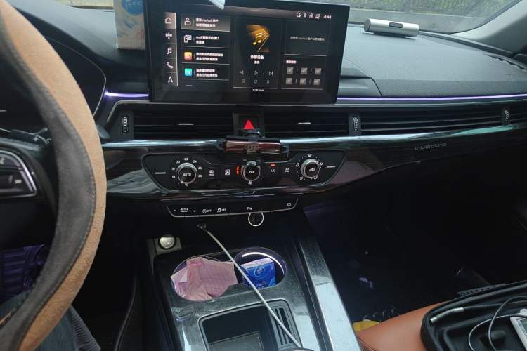 Used Audi A4L 2020 40 TFSI Fashionable and Elegant Model Audio And AC Panel