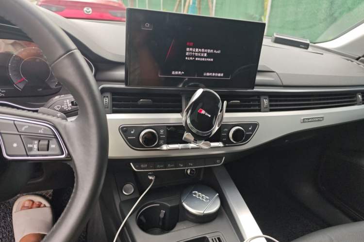 Used Audi A4L 2020 40 TFSI Luxury Dynamic Model Audio And AC Panel