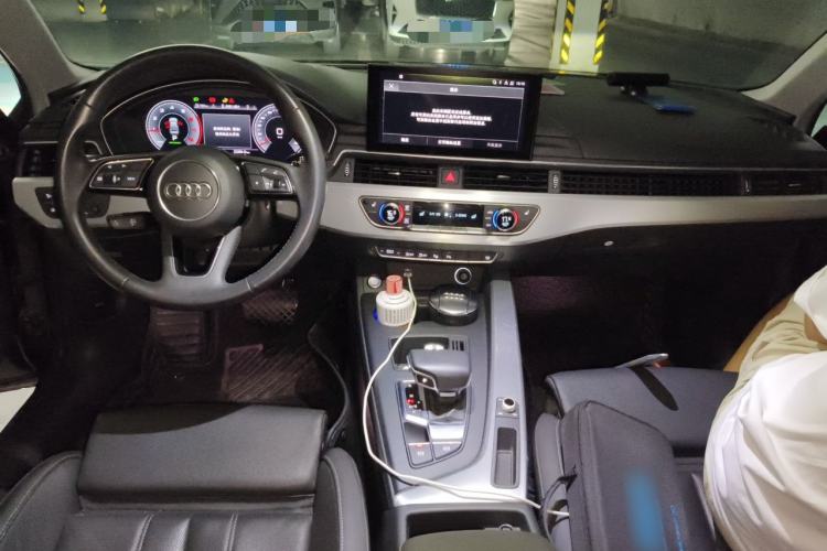 Used Audi A4L 2020 40 TFSI Luxury Dynamic Model Center Console