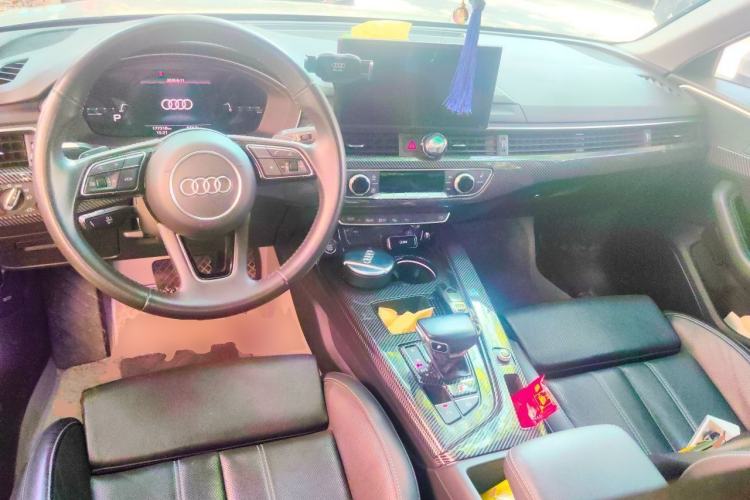 Used Audi A4L 2020 40 TFSI Luxury Dynamic Model Center Console