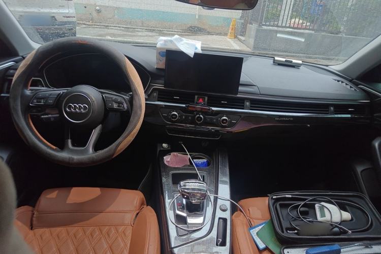 Used Audi A4L 2020 40 TFSI Fashionable and Elegant Model Center Console
