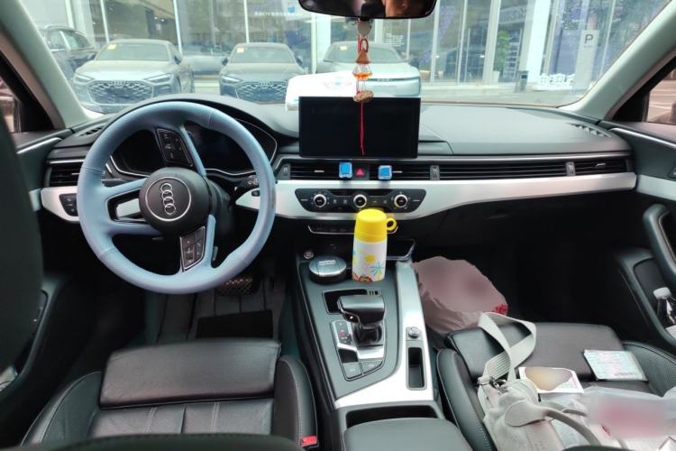 Used Audi A4L 2020 40 TFSI Fashionable and Elegant Model Center Console