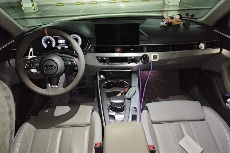Used Audi A4L 2020 40 TFSI Luxury Dynamic Model Center Console