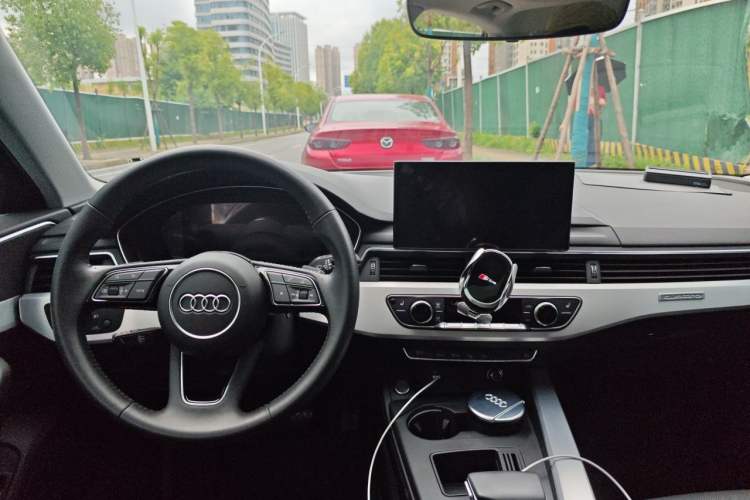 Used Audi A4L 2020 40 TFSI Luxury Dynamic Model Center Console