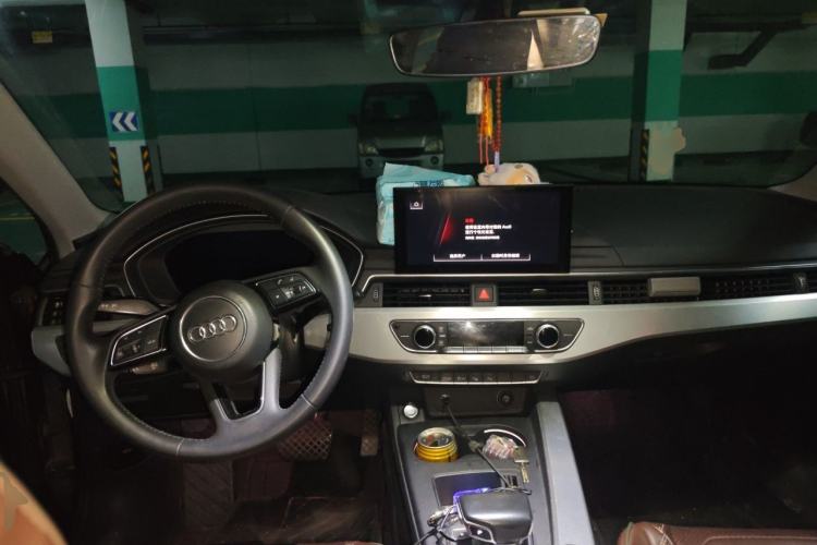 Used Audi A4L 2020 40 TFSI Luxury Dynamic Model Center Console