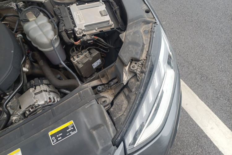 Used Audi A4L 2020 40 TFSI quattro Luxury Dynamic Model Engine Bay Left