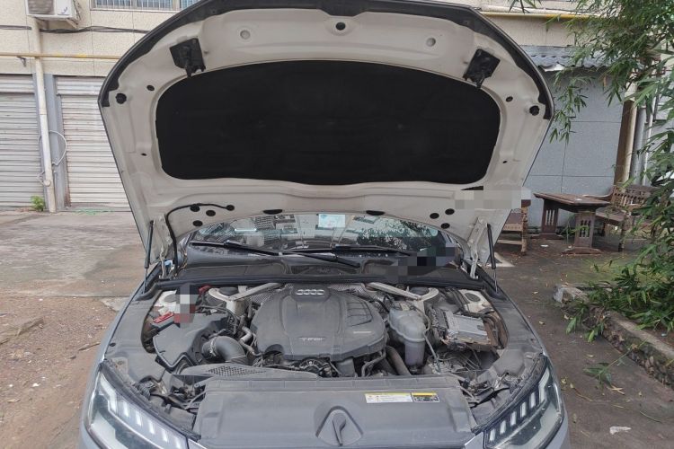 Used Audi A4L 2020 40 TFSI Fashionable and Elegant Model Engine Bay