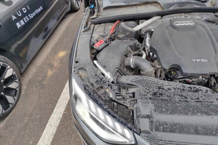 Used Audi A4L 2020 40 TFSI Fashionable and Elegant Model Engine Bay Right