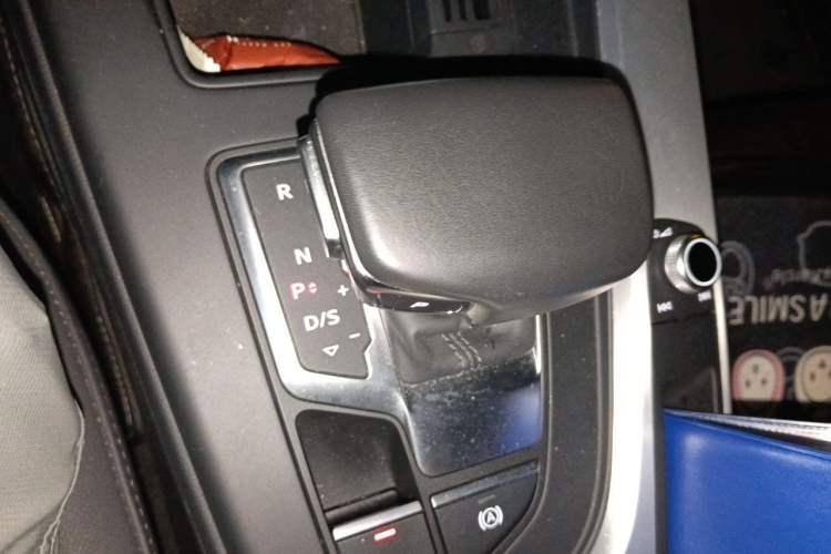 Used Audi A4L 2020 40 TFSI Fashion Dynamic Model Gear Lever