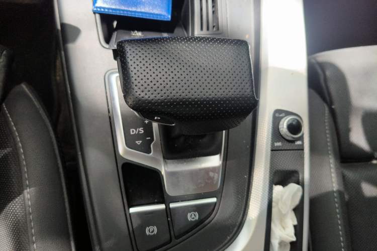 Used Audi A4L 2020 40 TFSI Luxury Dynamic Model Gear Lever