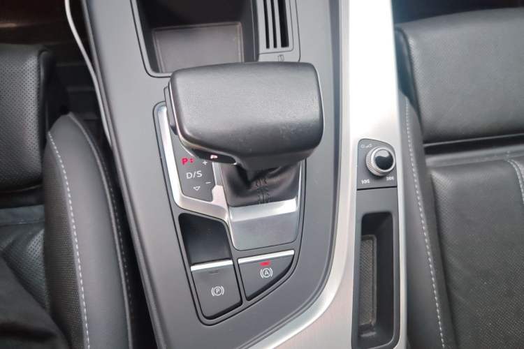 Used Audi A4L 2020 40 TFSI Fashion Dynamic Model Gear Lever