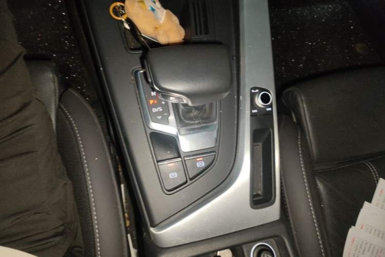 Used Audi A4L 2020 40 TFSI Fashion Dynamic Model Gear Lever