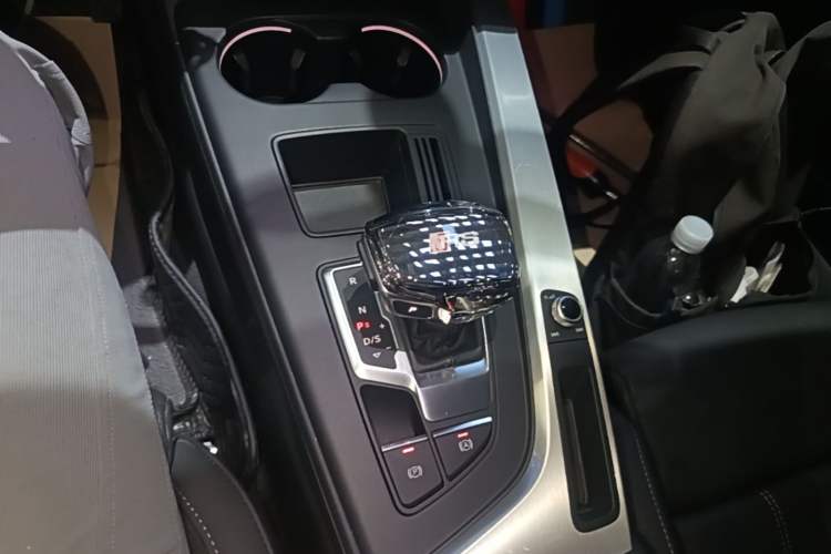 Used Audi A4L 2020 40 TFSI quattro Luxury Dynamic Model Gear Lever