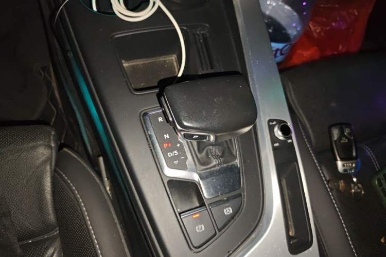 Used Audi A4L 2020 40 TFSI Fashion Dynamic Model Gear Lever