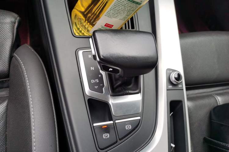 Used Audi A4L 2020 40 TFSI Fashion Dynamic Model Gear Lever