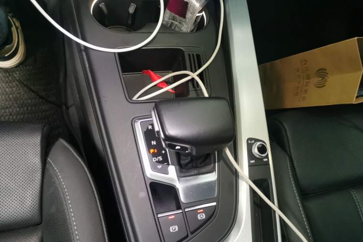 Used Audi A4L 2020 40 TFSI Fashion Dynamic Model Gear Lever