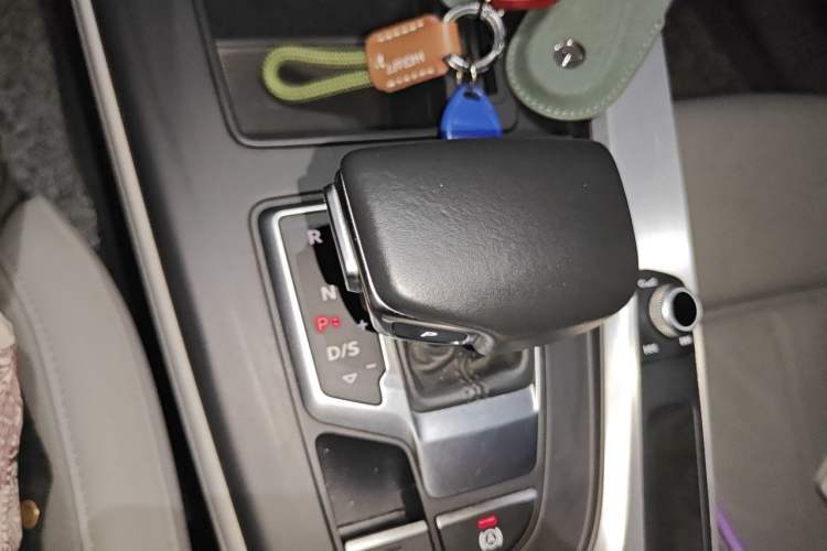 Used Audi A4L 2020 40 TFSI Luxury Dynamic Model Gear Lever