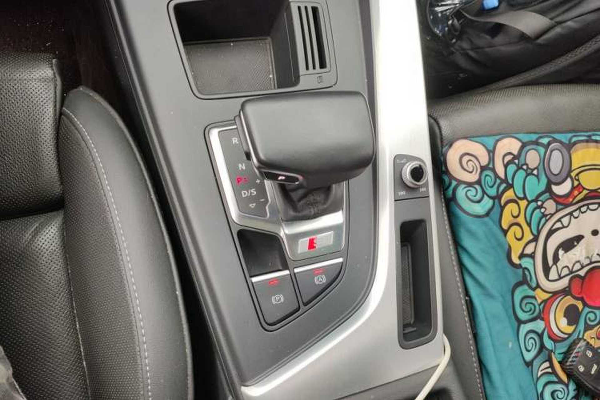 Used Audi A4L 2020 40 TFSI Fashion Dynamic Model Gear Lever
