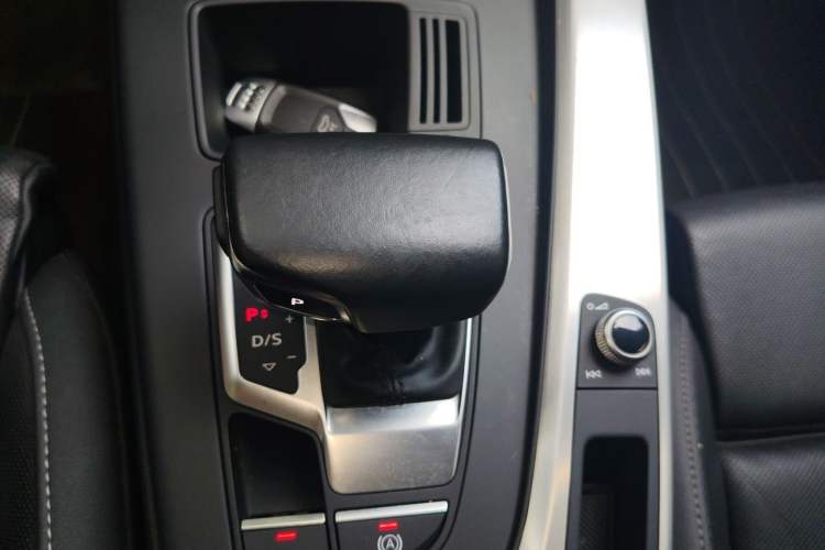 Used Audi A4L 2020 40 TFSI Luxury Dynamic Model Gear Lever