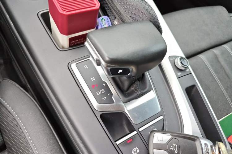 Used Audi A4L 2020 40 TFSI Fashion Dynamic Model Gear Lever