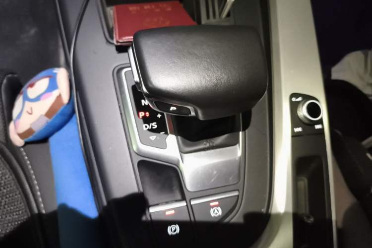 Used Audi A4L 2020 40 TFSI Fashion Dynamic Model Gear Lever