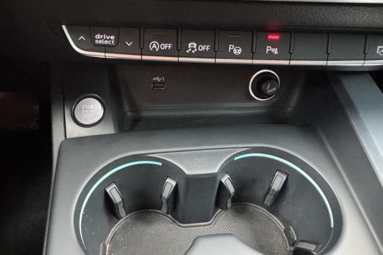 Used Audi A4L 2020 40 TFSI quattro Luxury Dynamic Model Interior 9