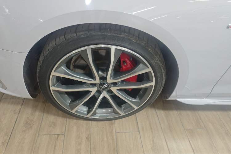 Used Audi A4L 2020 45 TFSI quattro Prestige Dynamic Edition Left Front Wheel Hub