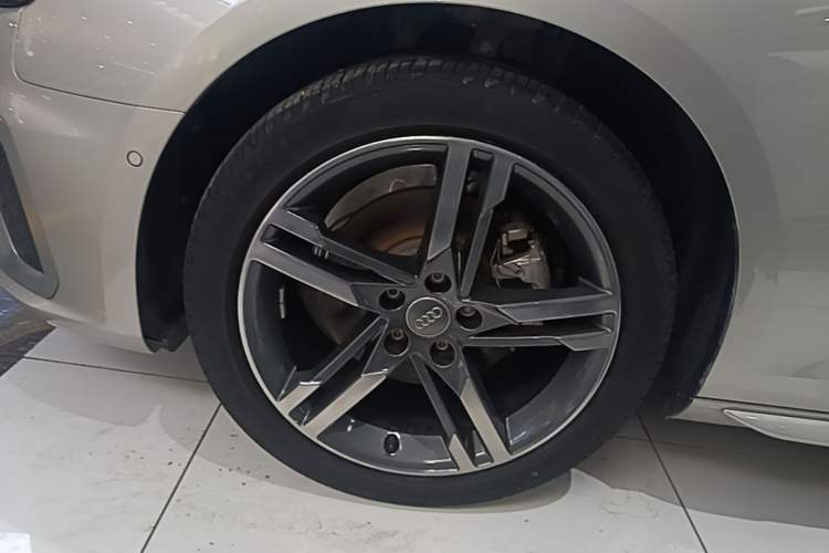 Used Audi A4L 2020 40 TFSI quattro Luxury Dynamic Model Left Front Wheel Hub
