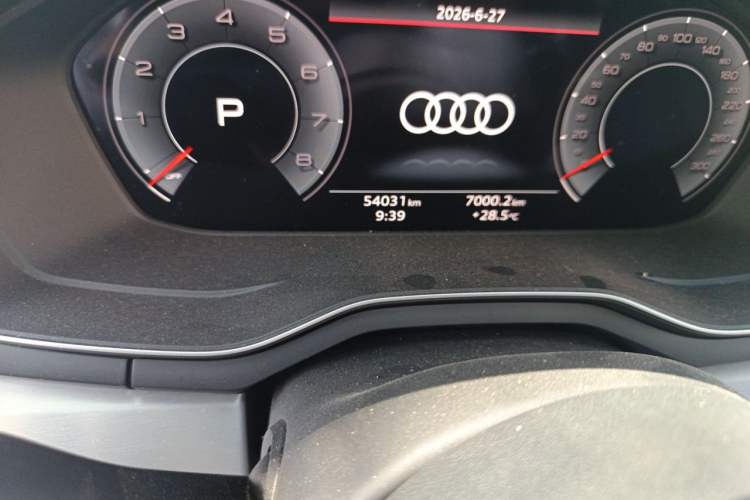 Used Audi A4L 2020 40 TFSI Fashion Dynamic Model Odometer Close Up