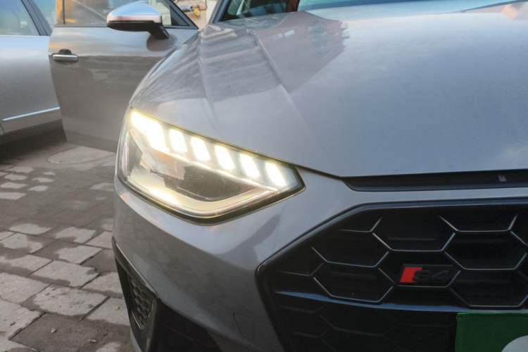 Used Audi A4L 2020 40 TFSI Fashion Dynamic Model Right Front Headlight