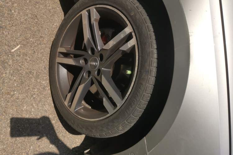 Used Audi A4L 2020 40 TFSI Luxury Dynamic Model Right Front Wheel Hub