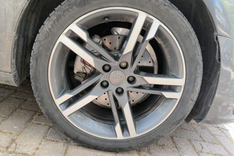 Used Audi A4L 2020 40 TFSI Luxury Dynamic Model Right Front Wheel Hub