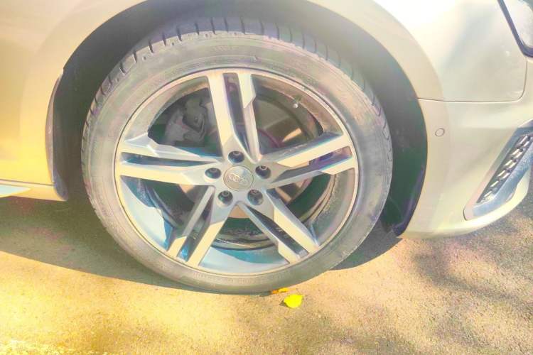 Used Audi A4L 2020 40 TFSI Luxury Dynamic Model Right Front Wheel Hub