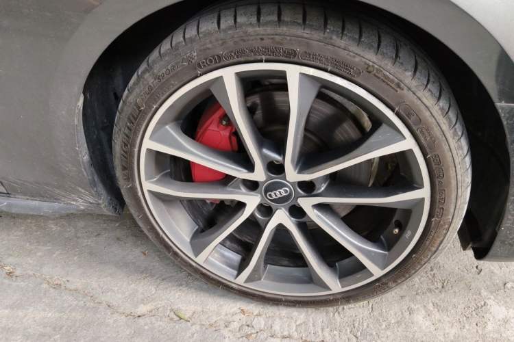 Used Audi A4L 2020 45 TFSI quattro Prestige Elegant Edition Right Front Wheel Hub