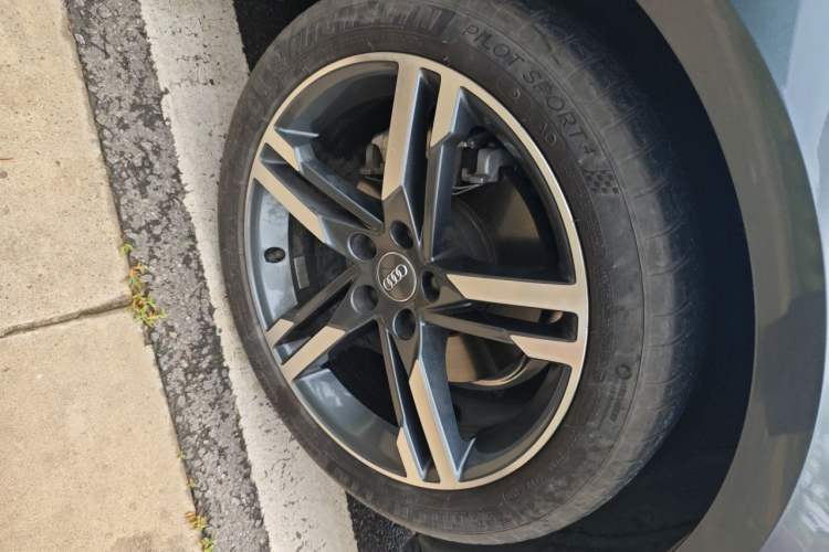 Used Audi A4L 2020 40 TFSI Luxury Dynamic Model Right Front Wheel Hub