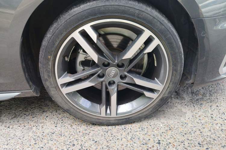 Used Audi A4L 2020 40 TFSI Luxury Dynamic Model Right Front Wheel Hub