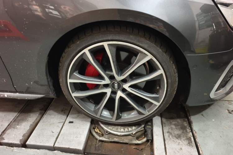 Used Audi A4L 2020 45 TFSI quattro Prestige Dynamic Edition Right Front Wheel Hub